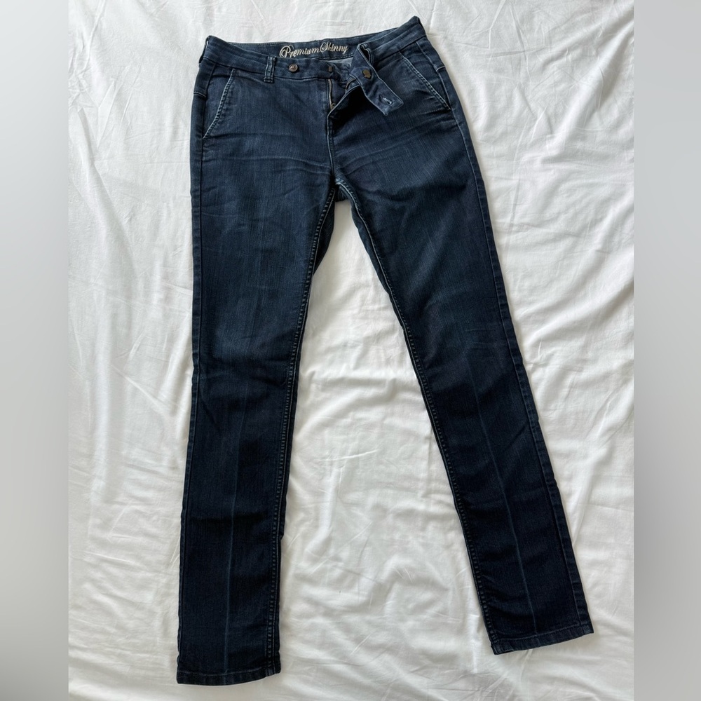 GAP Premium Skinny Jeans – Dark Wash (Size 4 / 27R)